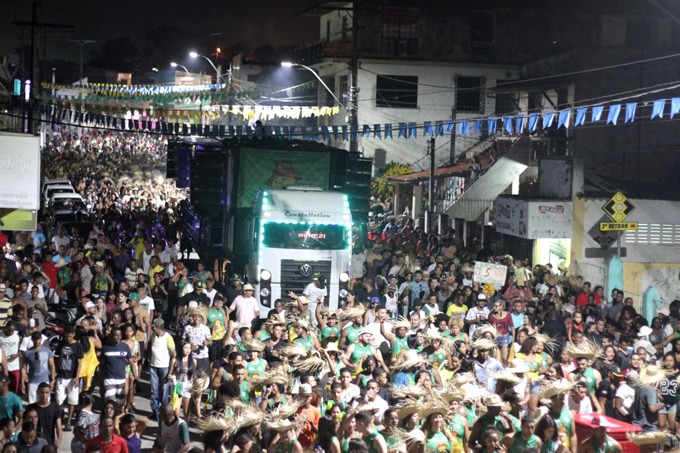 Bloco Espantalho desfila hoje com abadás quase esgotadas 