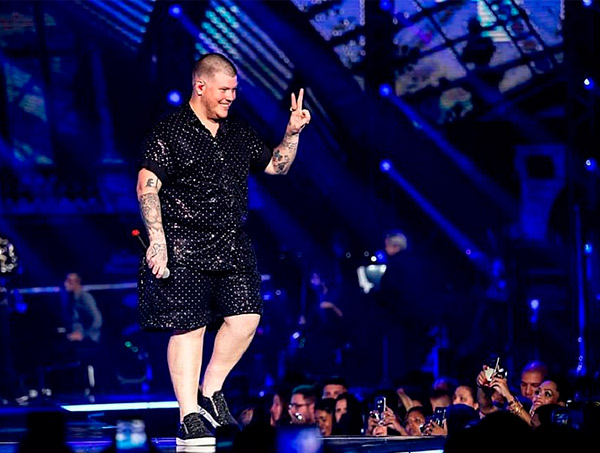 Ferrugem abandona show na Bahia após quase ser atingido por objeto