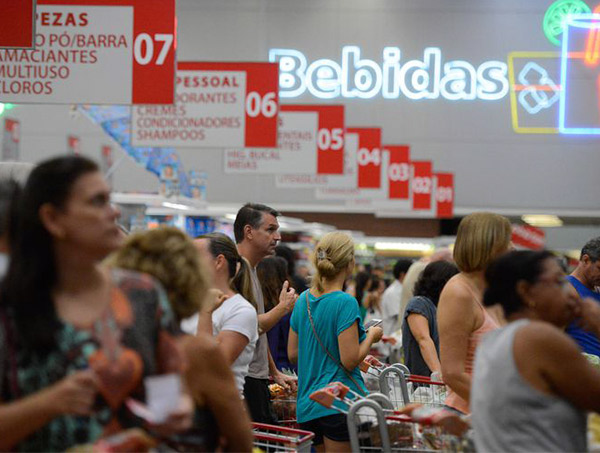 Prévia da inflação é de 0,06%, menor taxa para o mês em 13 anos