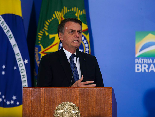 Bolsonaro revoga decreto de armas e publica novas regras