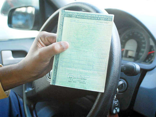 Proprietários de veículos podem pagar IPVA com 5% de desconto hoje