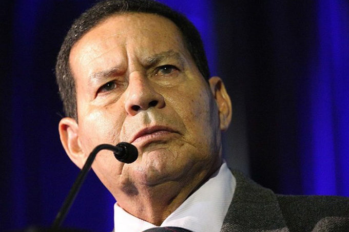Mourão: mudança em regras de armas está dentro do que prevê programa