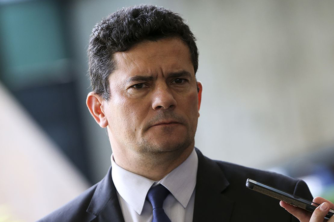 'Eu vejo, eu ouço', diz Moro, ao compartilhar fotos de atos