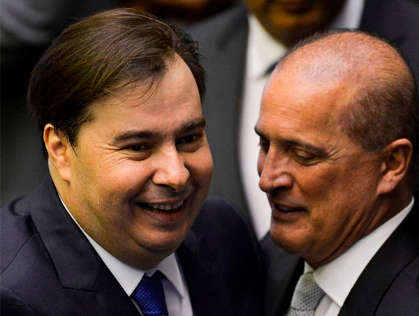 Onyx e Maia discutem destaques que podem atrasar Previdência