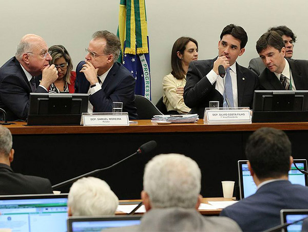 Novo relatório da reforma da Previdência prevê economia de R$ 1 tri