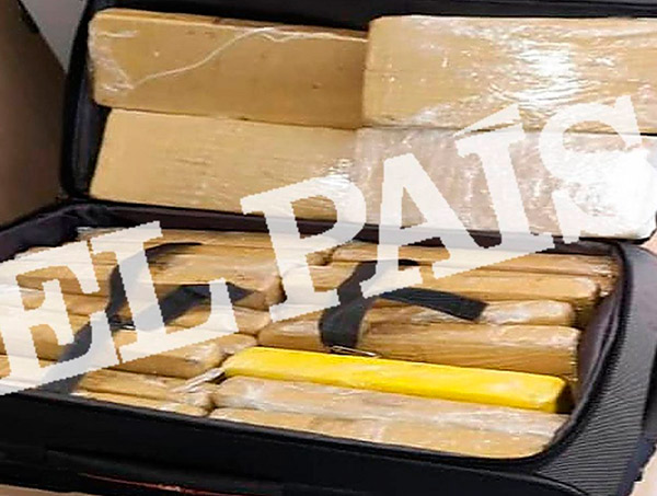 Jornal divulga foto da mala de sargento que levava 39 quilos de cocaína