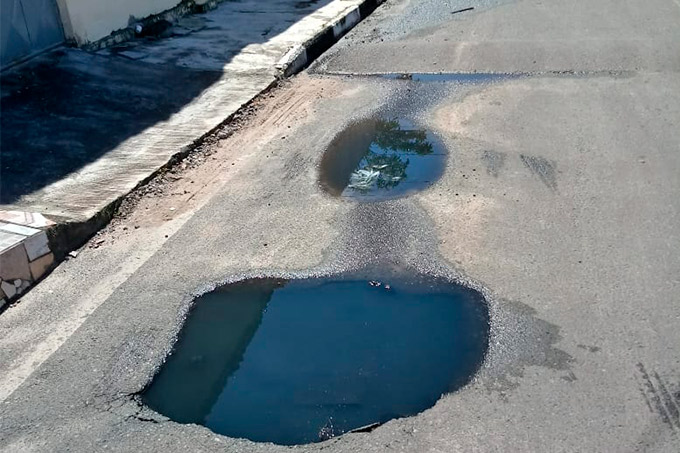  Moradores reclamam de esgoto a céu aberto na Rua Rio Grande do Norte