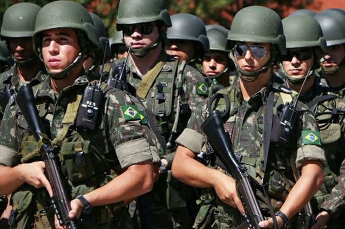 Congresso promulga emenda que permite acúmulo de cargo por militares