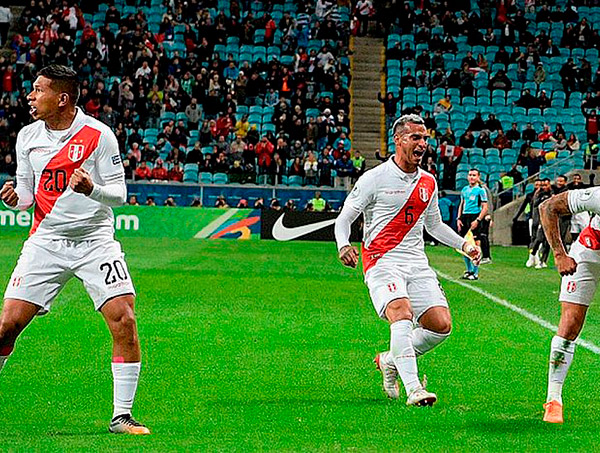 Peru vence o Chile com folga e encara o Brasil na final