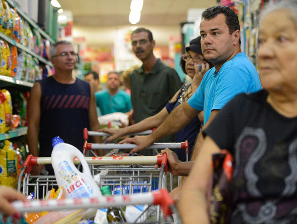 Em junho, custo da cesta básica caiu em 10 capitais, diz Dieese