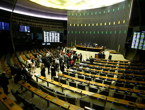 Plenário da Câmara começa a discutir reforma da Previdência
