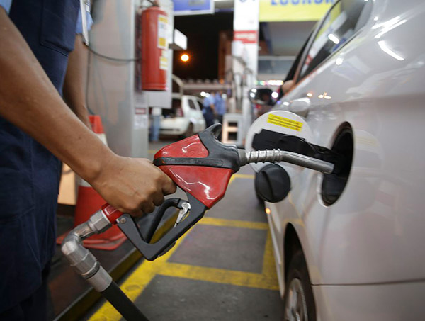 Petrobras reduz gasolina em R$ 0,07 e diesel em R$ 0,08