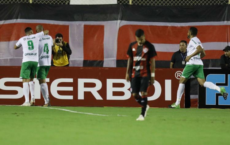 Dentro de casa, Vitória é derrotado pelo Cuiabá e segue na lanterna 