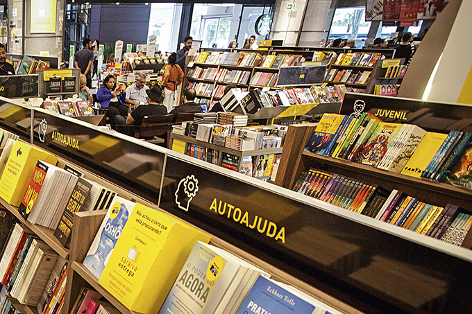 Bahia registra baixa de 50% na venda de livros, revistas e papelaria
