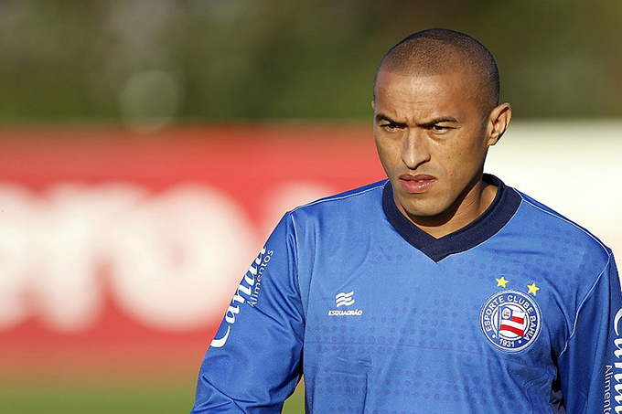 Com entorse, Nino Paraíba deve desfalcar o Bahia contra o Santos