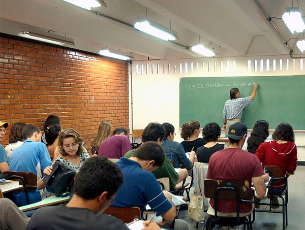 Lista de espera do Fies é automática e estudantes devem ficar atentos