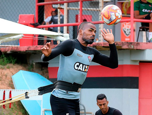 Zagueiro Thales deixa o Vitória e acerta com o Criciúma