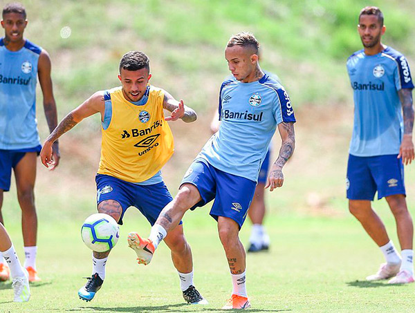 Com Everton, Grêmio treina no Barradão antes de pegar o Bahia