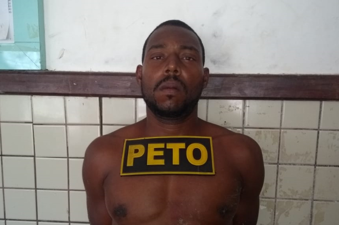 Acusado de integrar facção criminosa é preso com drogas no Garcia d’Ávila