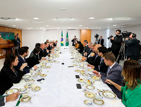 'Falar que se passa fome no Brasil é uma mentira', diz Bolsonaro