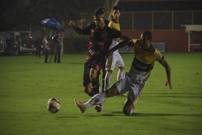 Vitória bate o Criciúma e sai da lanterna da Série B