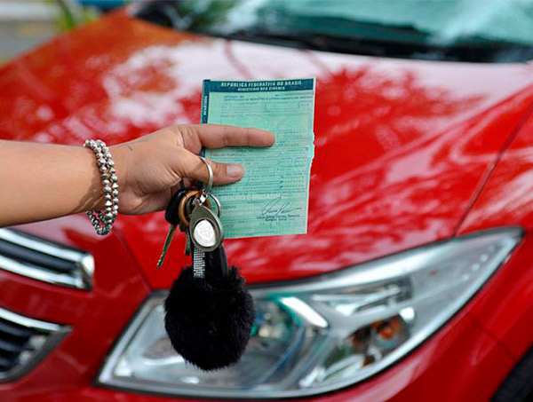 IPVA: donos de veículos com placas de finais 9 e 0 têm 5% de desconto