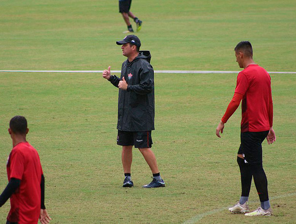Confiante, Vitória busca primeiro triunfo fora de casa na Série B