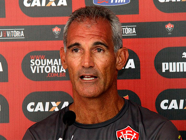 Carlos Amadeu é o novo técnico do Vitória