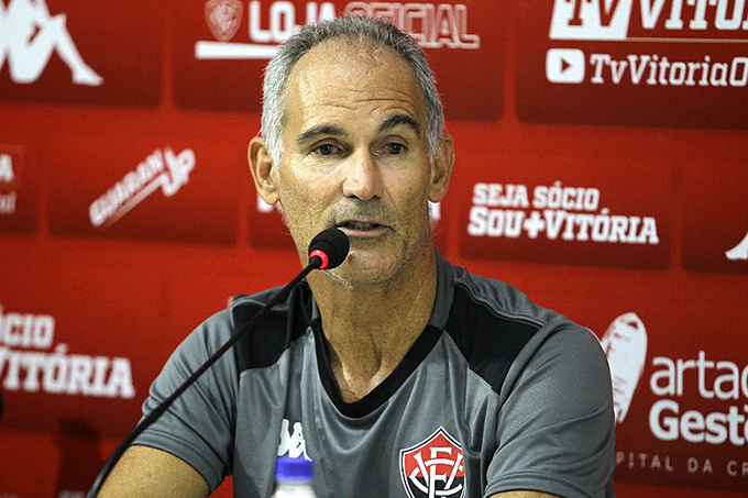 Amadeu confia em sua identificação com o Vitória para sair do Z4