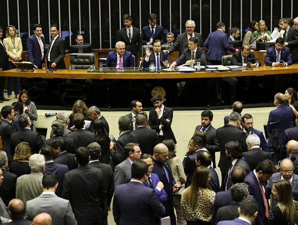 Câmara aprova texto-base da reforma da Previdência por 370 votos a 124