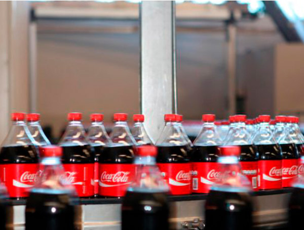 Fábrica brasileira da Coca-Cola é multada por presença de insetos e fungos em garrafas