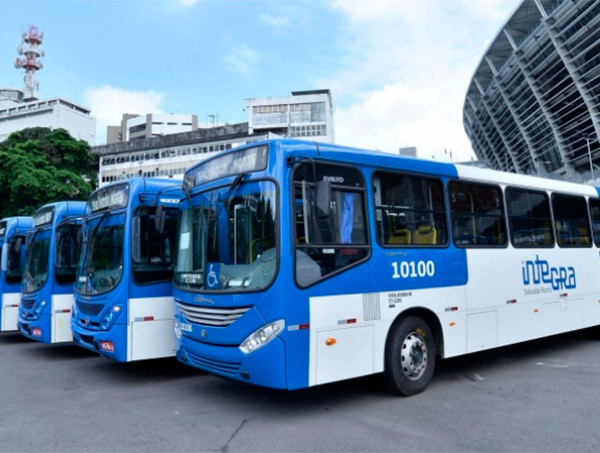 Novos ônibus com ar-condicionado rodam amanhã em Salvador, anuncia Neto