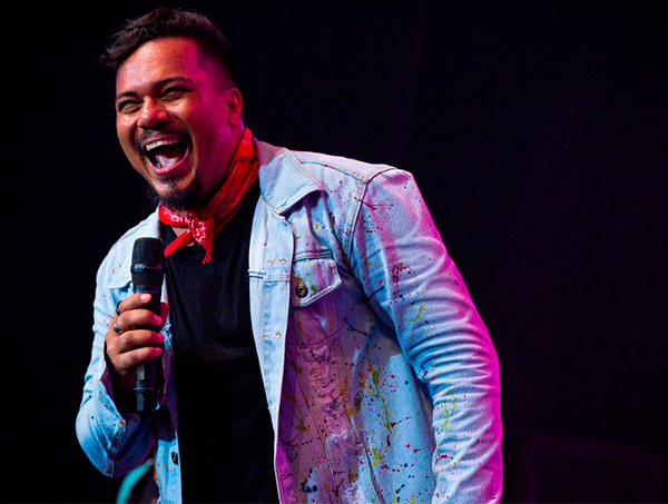 Cantor do Sorriso Maroto se afasta do grupo para operar o pulmão