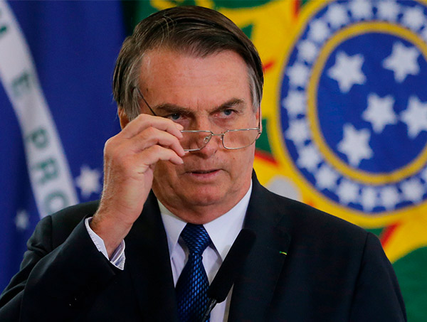 Bolsonaro chama coronel Brilhante Ustra de 'herói nacional'