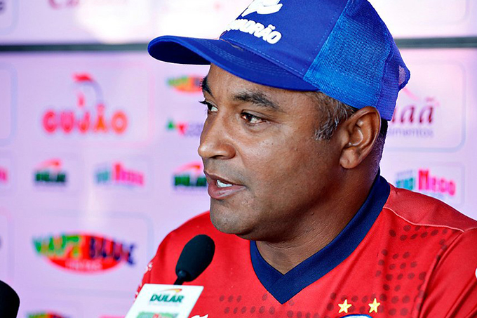 Roger projeta retorno de Giovanni e não teme desfalques contra o Palmeiras