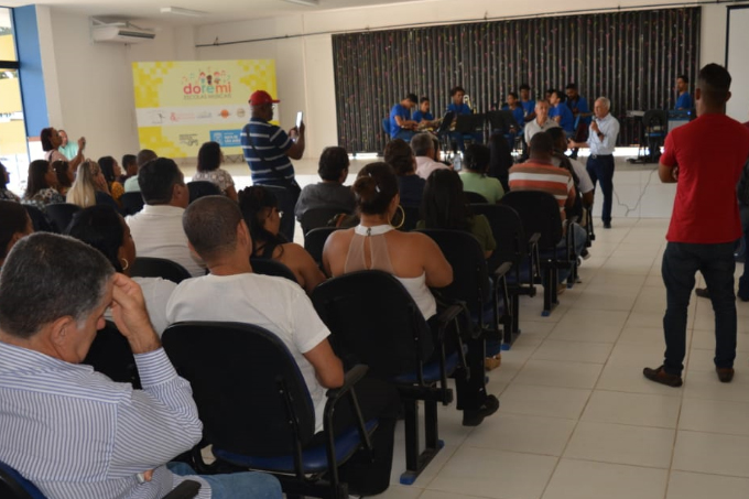 Comitiva de Lauro de Freitas visita equipamentos de Mata de São João 