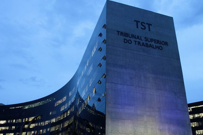 TST desobriga empresas a controlar jornada de funcionário
