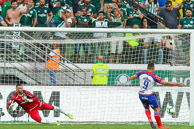 Gilberto marca duas vezes e Bahia arranca empate com o Palmeiras