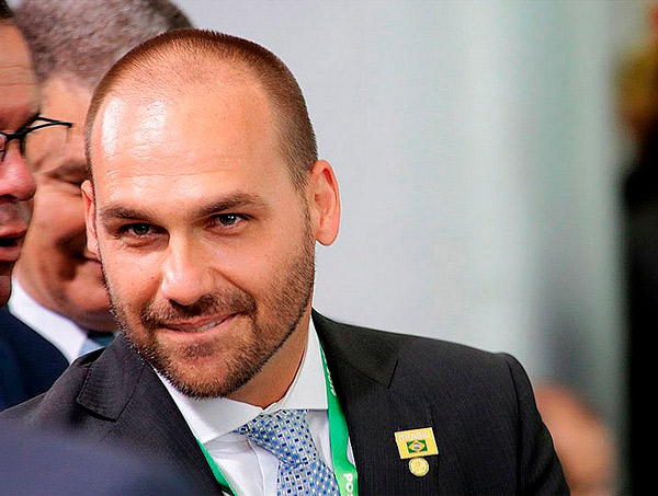 MPF entra com ação para barrar Eduardo Bolsonaro como embaixador