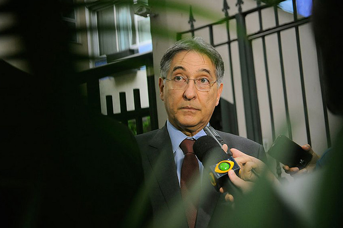 PF apreende R$ 60 mil em dinheiro vivo no apartamento de Pimentel