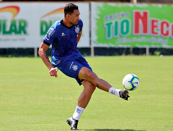 Em melhor fase da carreira, Gilberto faz gol 'de tudo que é jeito' no Bahia