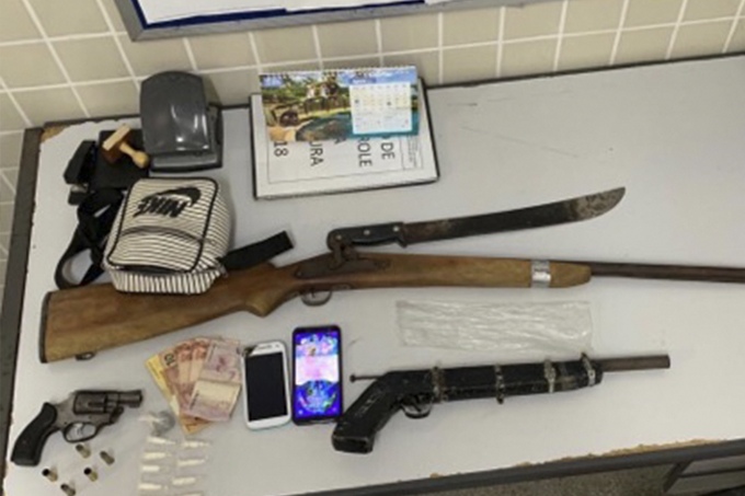 Trio é preso com armas e drogas na zona rural de Mata de São João