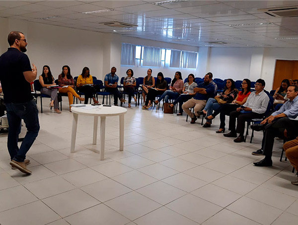 Dias D'Ávila sedia reunião com gestores regionais da Sáude
