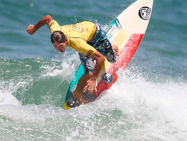 Campeonato de surf alerta para a conservação do ambiente marinho em Praia do Forte