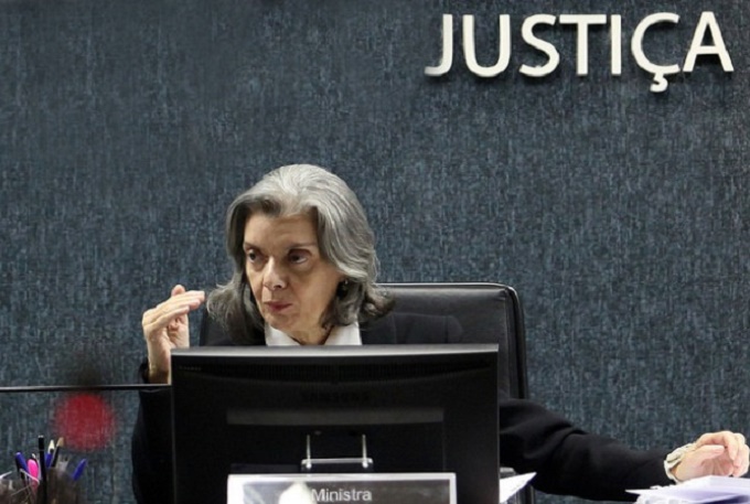 Cármen Lúcia arquiva pedido de investigação contra Moro feito por PT