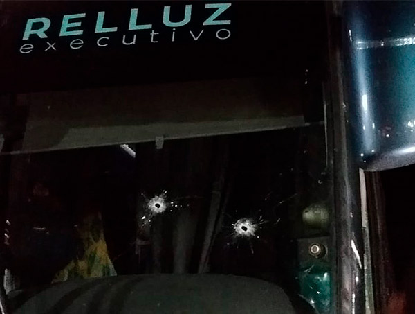 Bandidos atiram em ônibus que voltava de feira literária na Chapada Diamantina