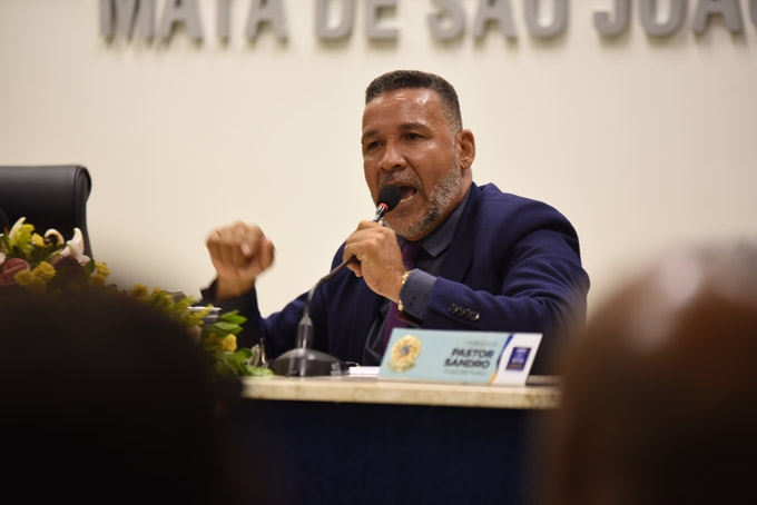 Pastor Sandro ameaça obstruir projetos do governo