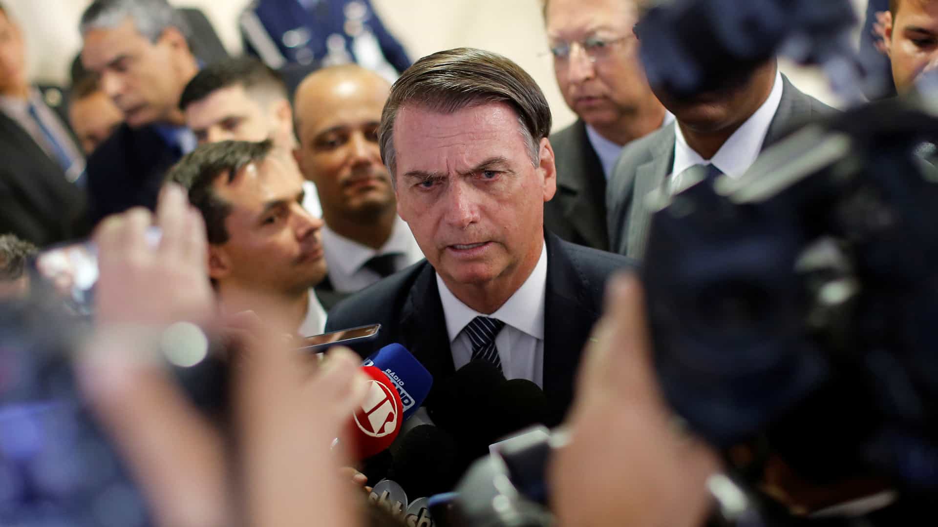 Bolsonaro mira no Exército para conter queimadas