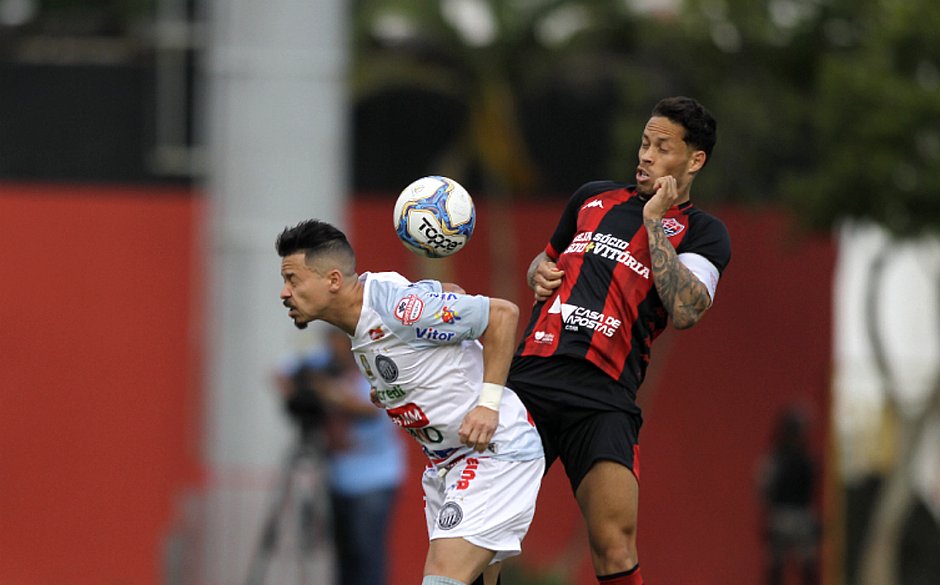 Vitória tem dois jogadores suspensos contra o Coritiba