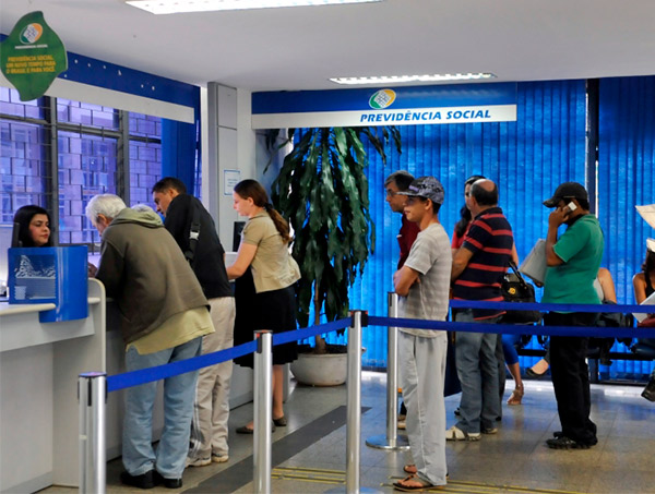 INSS começa a pagar hoje a primeira parcela do 13º dos aposentados
